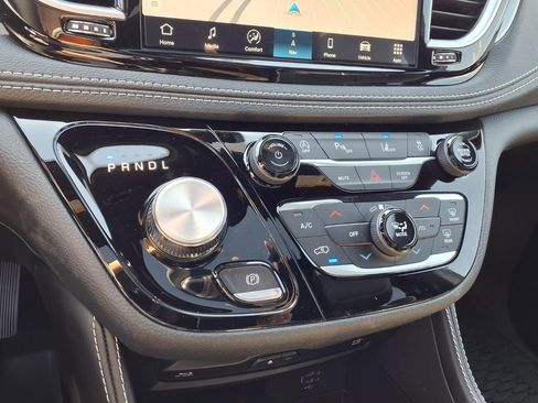 New 2026 Chrysler Pacifica Limited AWD/4WD image 9