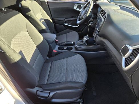 Used 2024 Kia Soul LX w/ Option Group 015 image 16