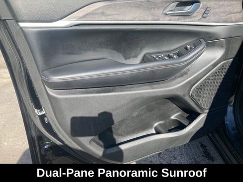 Used 2023 Jeep Grand Cherokee Limited image 13