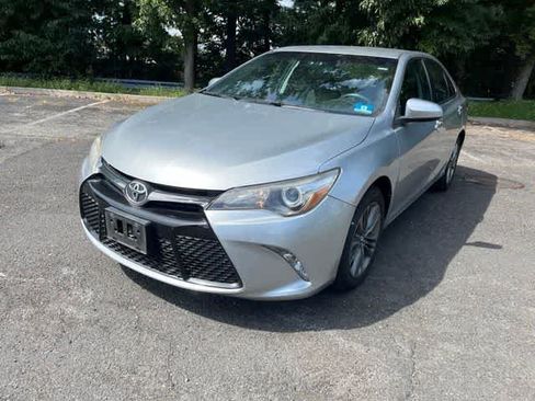 Used 2016 Toyota Camry SE FWD image 1