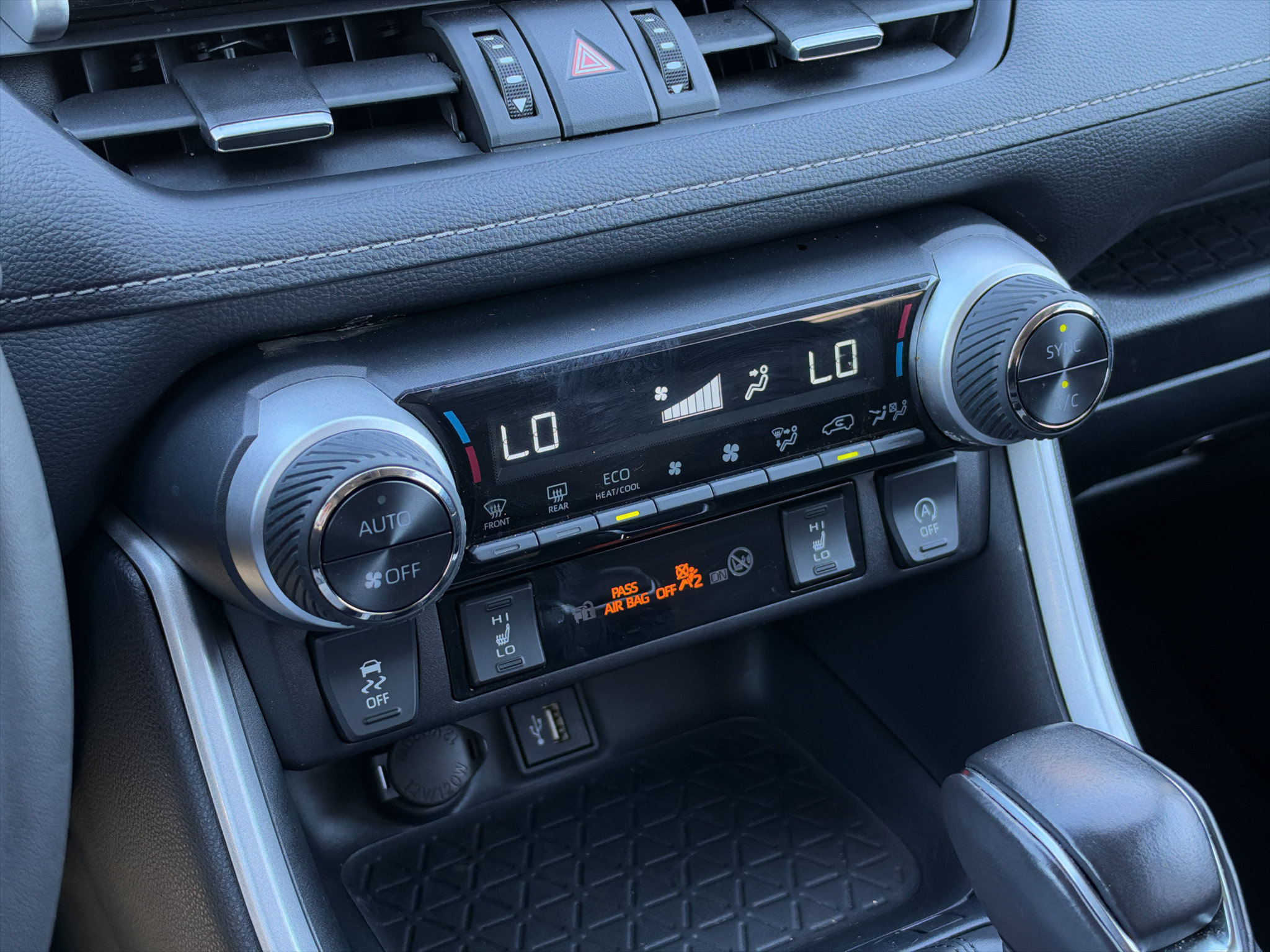 Used 2025 Toyota RAV4 XLE Premium w/ Weather Package AWD/4WD image 24