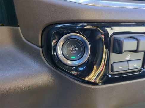 Certified 2025 GMC Sierra 2500 SLT w/ SLT Premium Package image 17