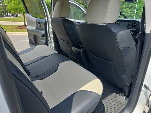 Used 2018 Toyota Tacoma SR w/ SR Convenience Package RWD image 11