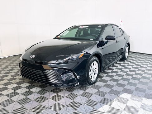 Used 2026 Toyota Camry LE FWD image 7