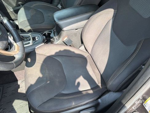 Used 2016 Jeep Cherokee Latitude FWD image 29