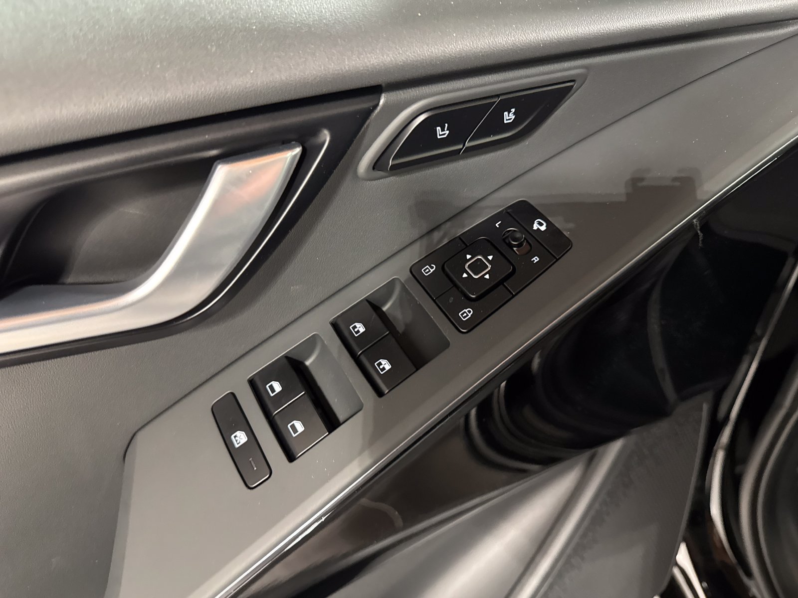 New 2026 Kia Niro Wave w/ Wave Preserve Package FWD image 15