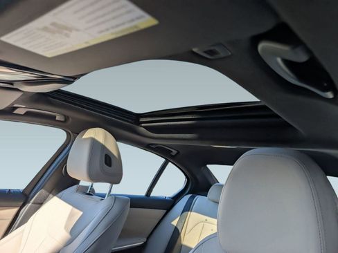 Used 2025 BMW 330i xDrive Sedan w/ Premium Package image 16