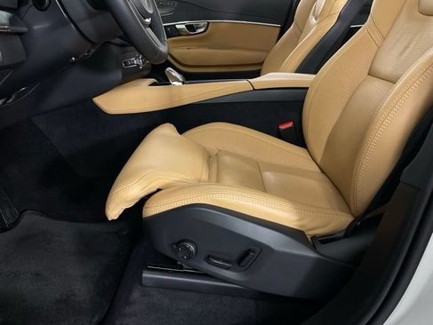Certified 2024 Volvo XC90 T8 Ultimate w/ Protection Package Premier AWD/4WD image 28