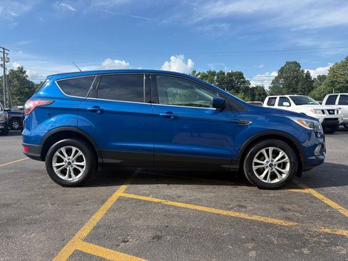 Used 2017 Ford Escape SE FWD image 5