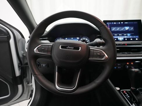 Used 2024 Jeep Compass Latitude AWD/4WD image 4