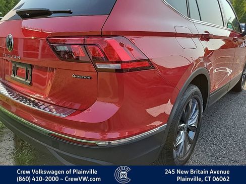 Certified 2023 Volkswagen Tiguan SE w/ Panoramic Sunroof Package AWD/4WD image 31