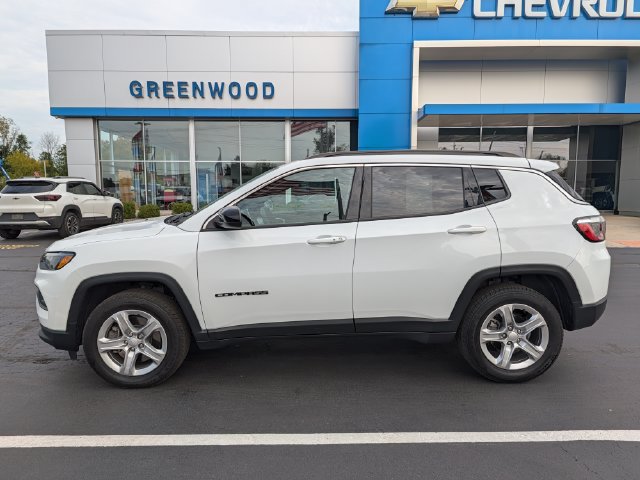 Used 2023 Jeep Compass Latitude AWD/4WD image 2