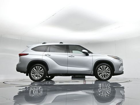 Used 2022 Toyota Highlander Platinum image 59
