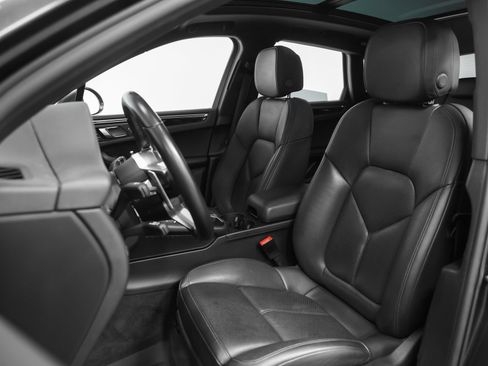 Certified 2020 Porsche Macan S AWD/4WD image 5