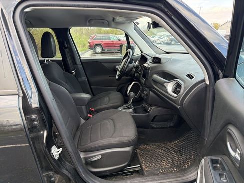 Used 2018 Jeep Renegade Latitude w/ Cold Weather Group image 4