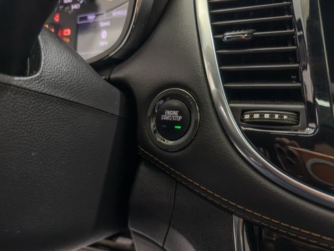 Used 2020 Chevrolet Trax Premier FWD image 30