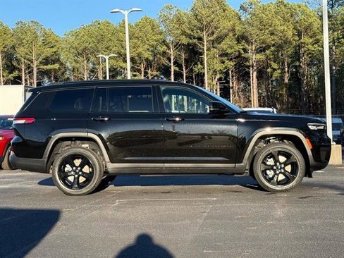 New 2025 Jeep Grand Cherokee L Altitude image 2