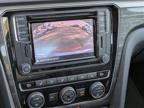 Used 2016 Volkswagen Passat 1.8T SE image 12