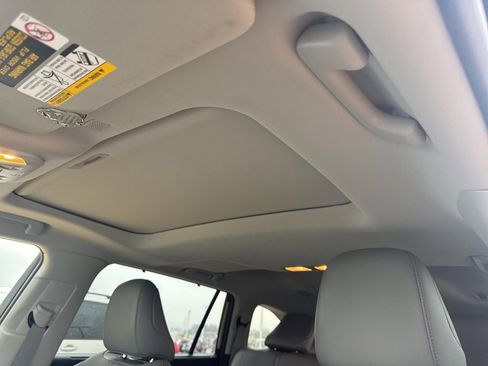 Used 2021 Toyota Highlander Limited image 22