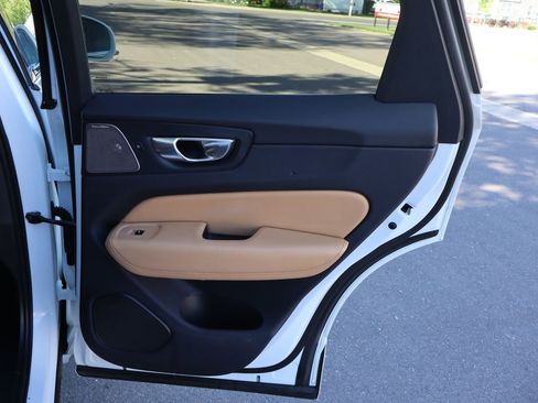 Used 2019 Volvo XC60 T5 Inscription w/ Protection Package AWD/4WD image 25