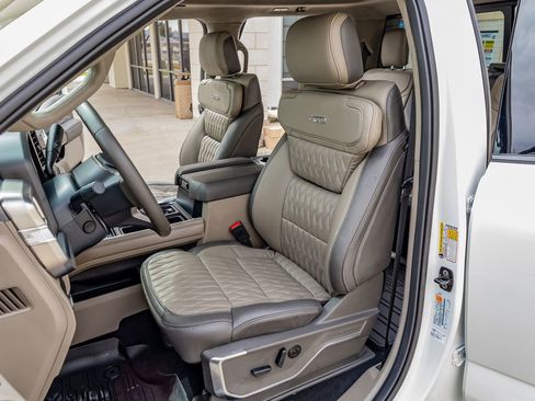 Used 2026 Ford F450 Platinum w/ Platinum Plus Package image 30