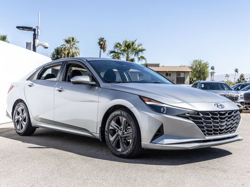 Used 2023 Hyundai Elantra SEL FWD image 9