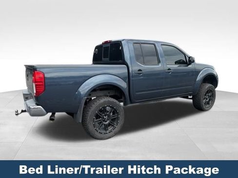 Used 2017 Nissan Frontier SV w/ Moonroof Package AWD/4WD image 6