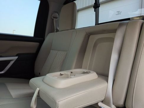 Used 2019 Nissan Titan SV AWD/4WD image 25