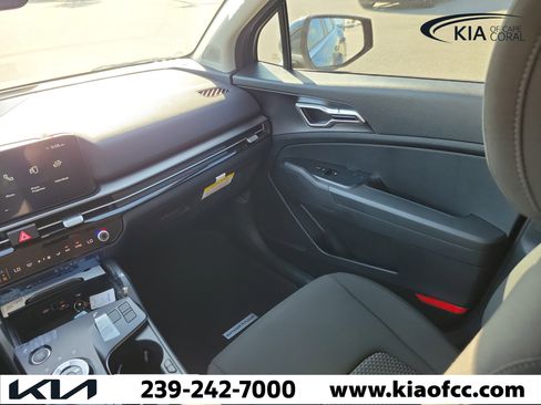 New 2026 Kia Sportage LX FWD image 17