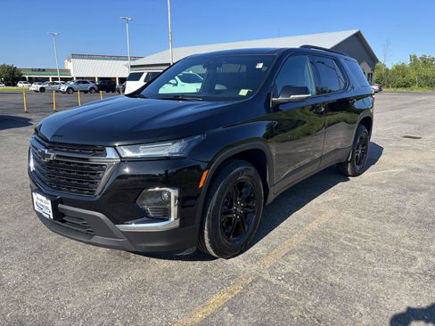 Used 2023 Chevrolet Traverse LT FWD image 3