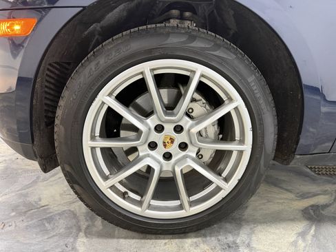 Used 2018 Porsche Macan S image 9