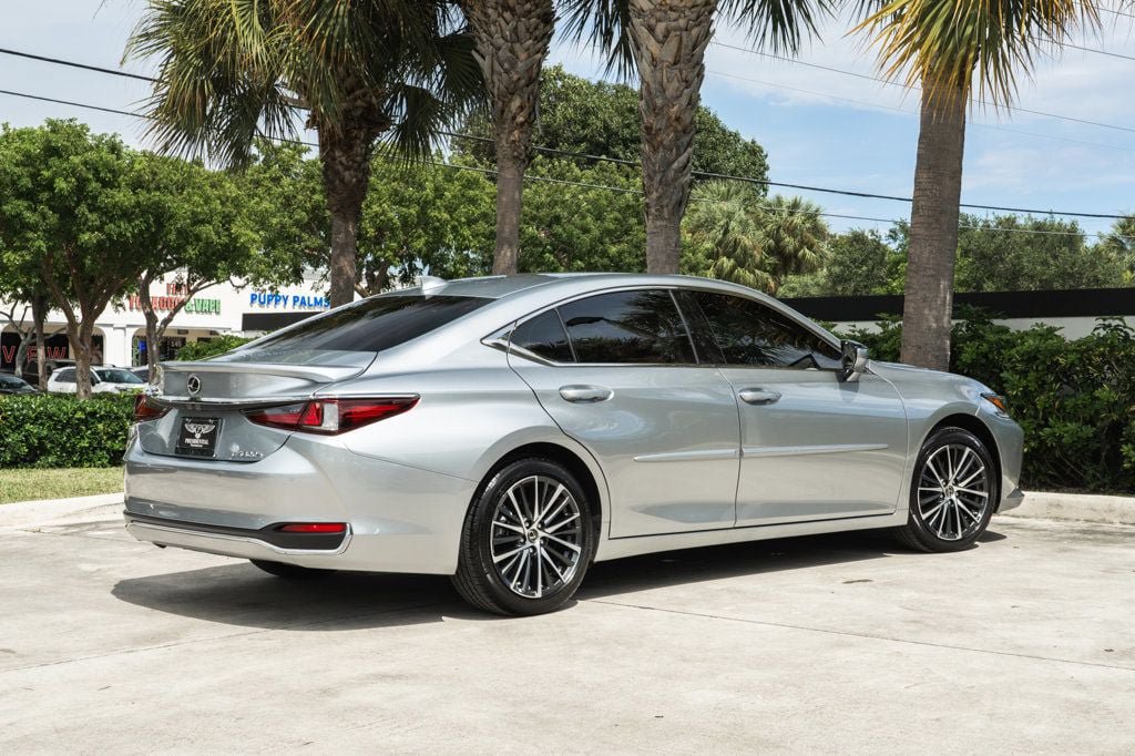 Used 2025 Lexus ES 300h w/ Premium Package FWD image 8