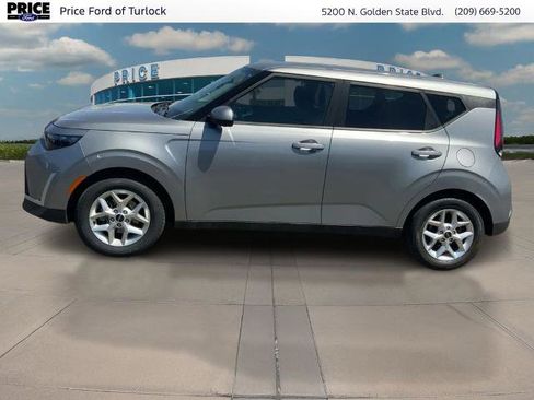 Used 2023 Kia Soul LX w/ Option Group 015 FWD image 8