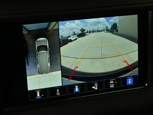 Used 2024 GMC Yukon Denali RWD image 19