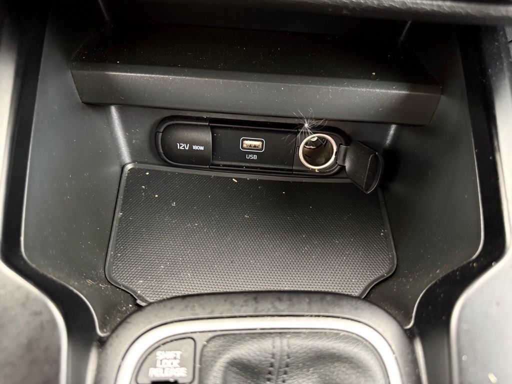 Used 2023 Kia Soul LX w/ LX Technology Package FWD image 34