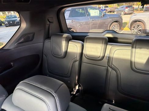 Used 2025 Nissan Armada PRO-4X w/ Pro-4X Premium Package image 36