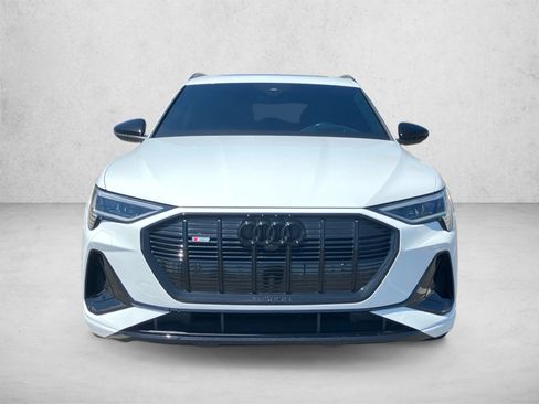 Used 2022 Audi e-tron Chronos AWD/4WD image 2