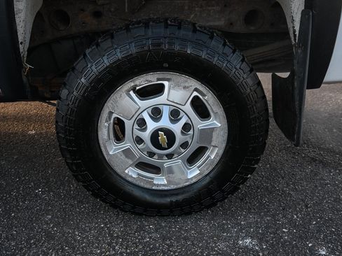 Used 2011 Chevrolet Silverado 2500 LT w/ Interior Plus Package image 13