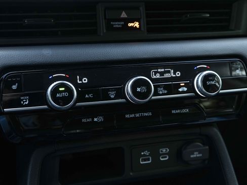 Used 2023 Honda Pilot Touring image 27