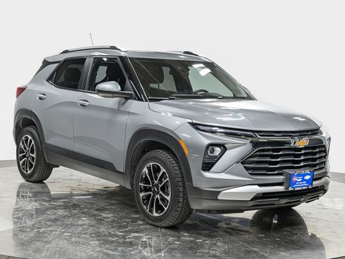 Used 2024 Chevrolet TrailBlazer LT w/ LT Cold Weather Package FWD image 9