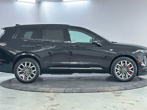 Used 2023 Cadillac XT6 Sport w/ Technology Package image 8