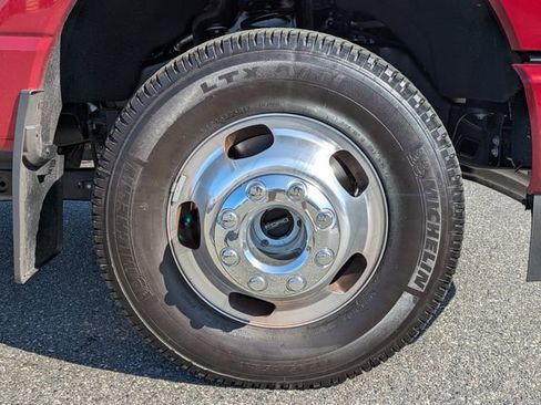 Used 2026 Ford F350 Platinum w/ FX4 Off-Road Package image 9