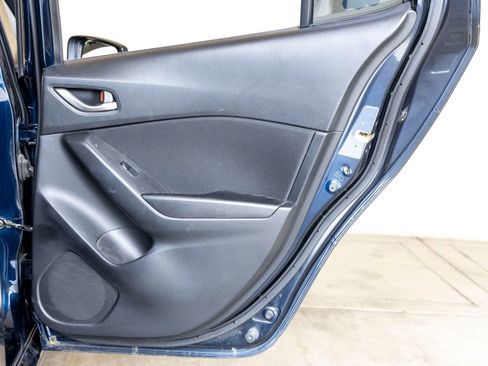 Used 2016 MAZDA MAZDA3 i Touring FWD image 23