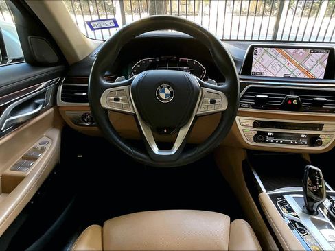 Used 2022 BMW 750i xDrive w/ Executive Package image 5