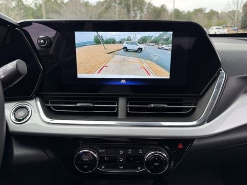 Used 2025 Chevrolet Trax LT w/ LT Convenience Package image 19