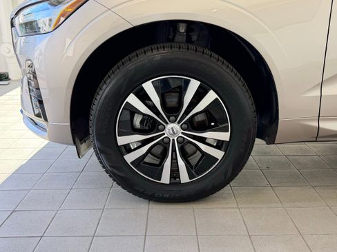 Certified 2025 Volvo XC60 B5 Core AWD/4WD image 10