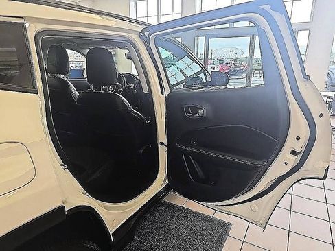 Used 2020 Jeep Compass Latitude w/ Cold Weather Group AWD/4WD image 32