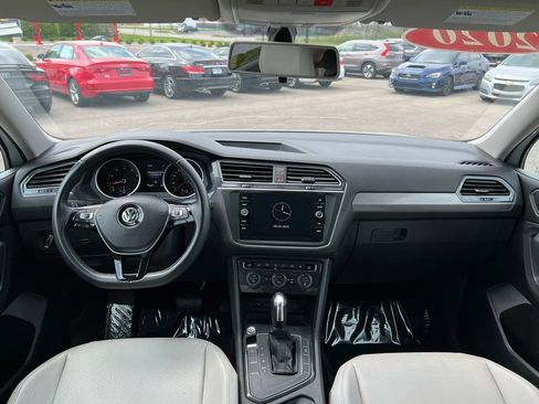 Used 2020 Volkswagen Tiguan SE image 13