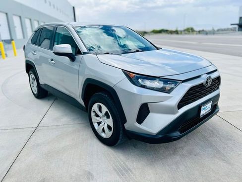 Used 2022 Toyota RAV4 LE image 5