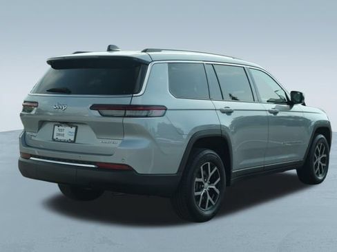 Used 2023 Jeep Grand Cherokee L Limited AWD/4WD image 9